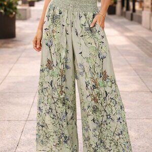 New Sage green floral wide-leg pants with a smocked elastic waistband Size Small